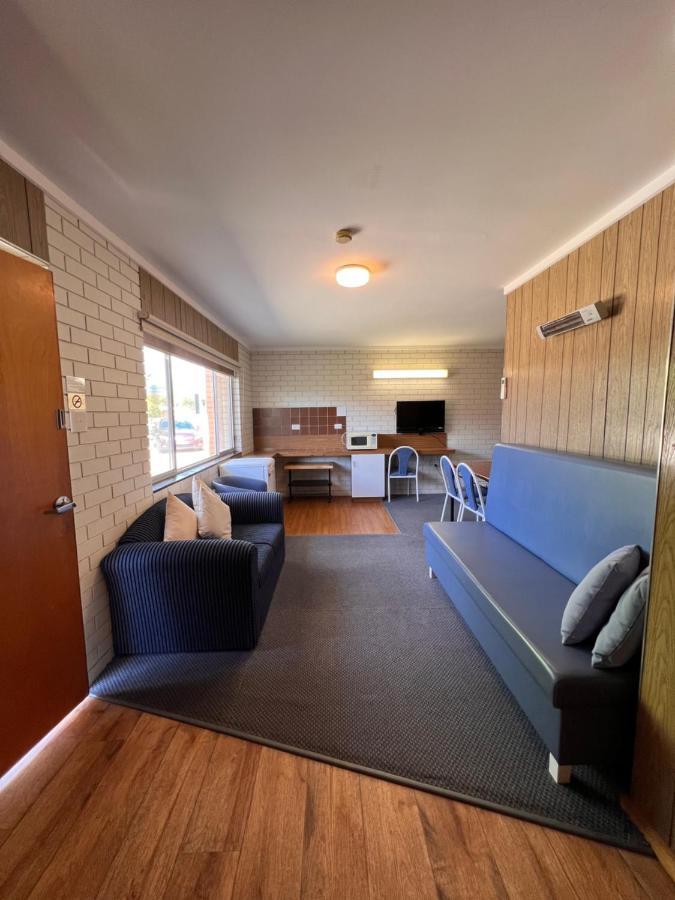 Sturt Motel Balranald Exterior photo